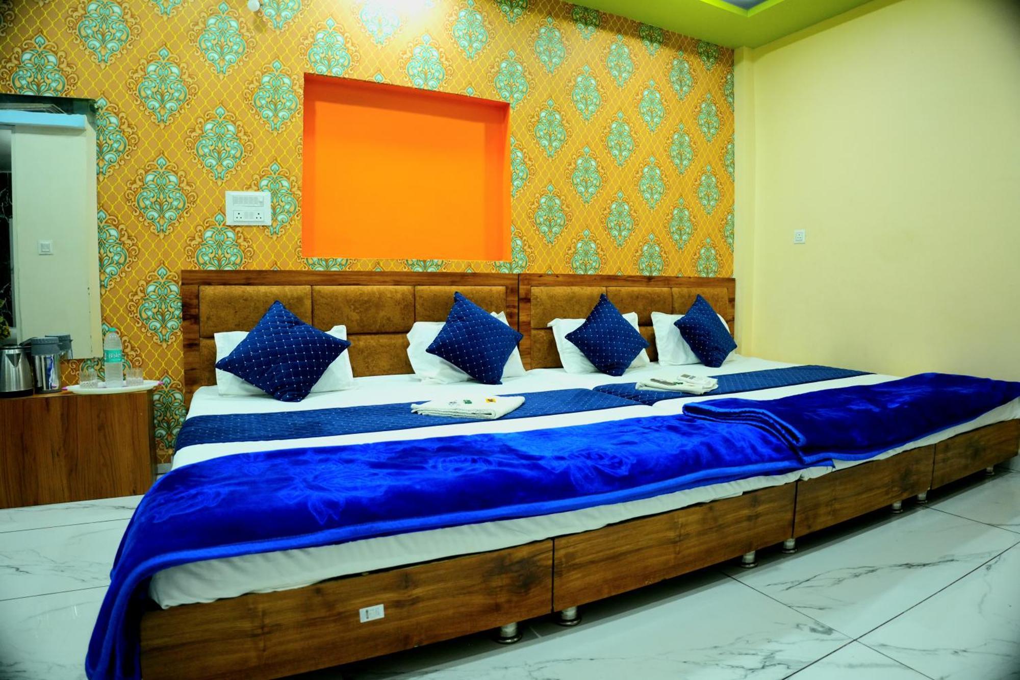 Hotel Ganraj Ujjain Exterior photo